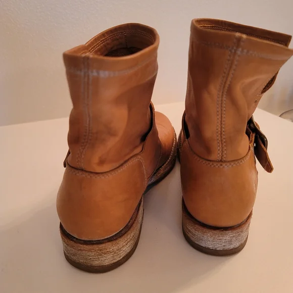 Frye Veronica Bootie 7.5 - Picture 4 of 4